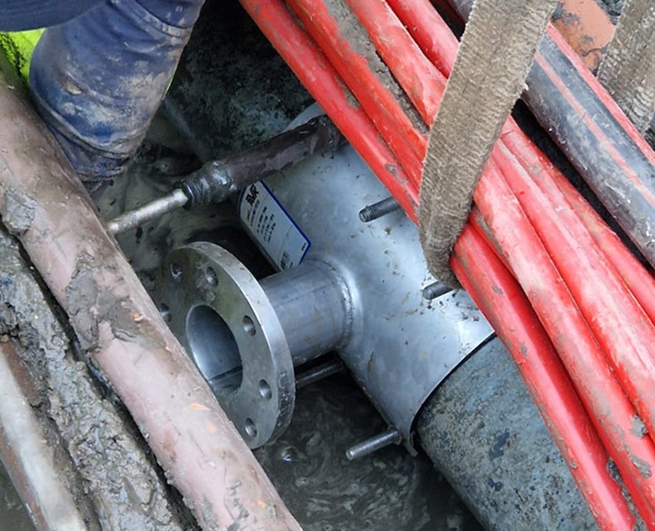 Aanboring op een HDPE leiding uitgevoerd door AVK Belgium