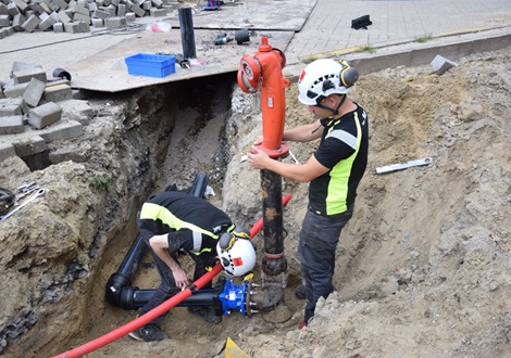 Installation d'une borne d'incendie en surface à laquelle un supa maxi est raccordé par soudure HDPE.