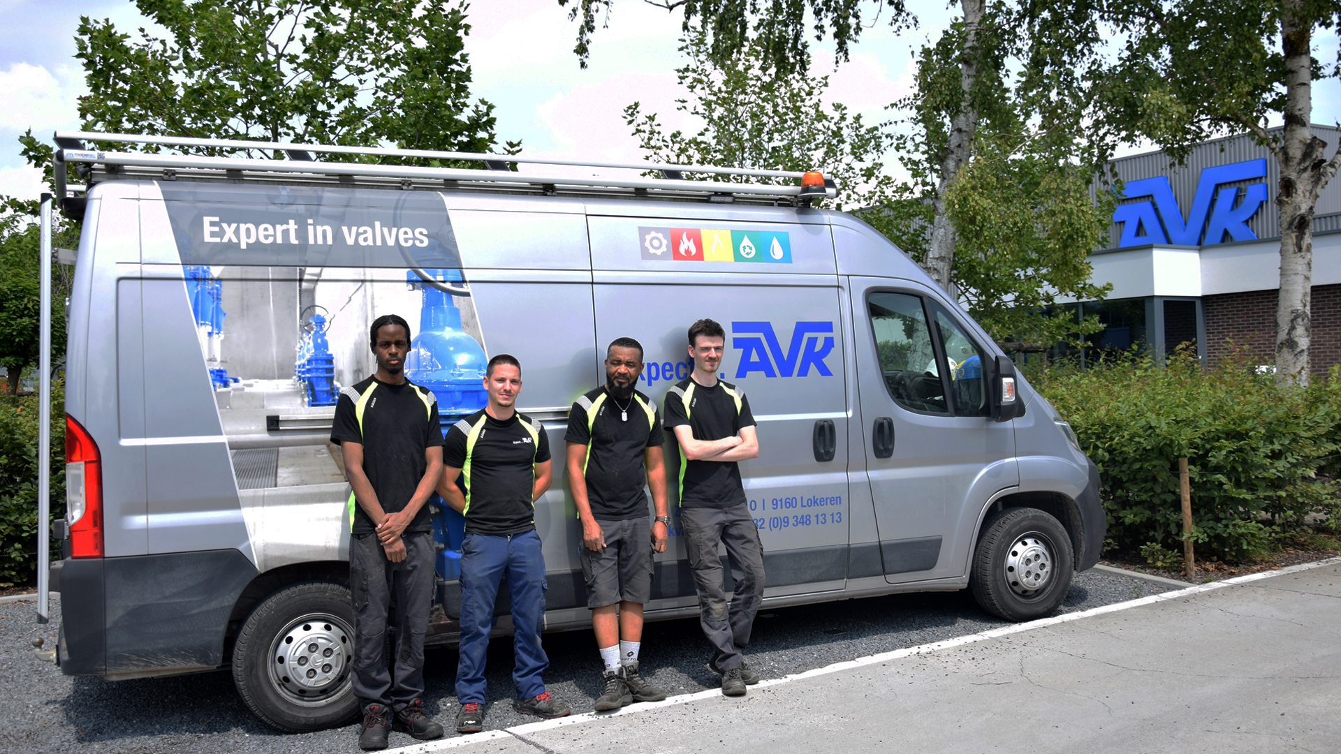 Service team AVK Belgium aan service wagen
