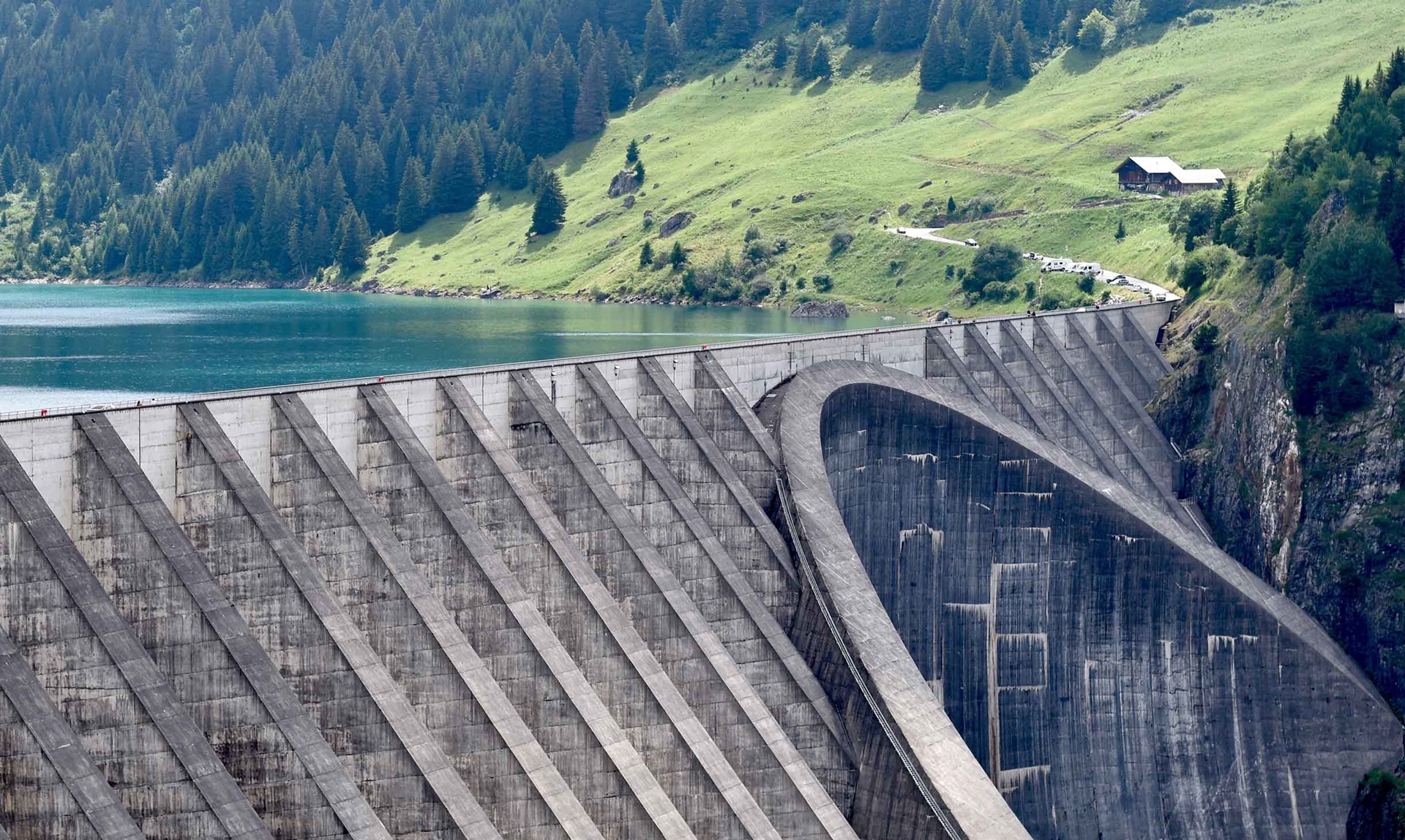 Vannes pour des barrages et réservoirs et un espace de stockage d'eau