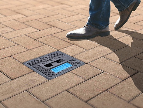 AVK-straatpot voor drinkwatertoepassingen, schuifafsluiters of dienstkranen, verwerkt in een voetpad 